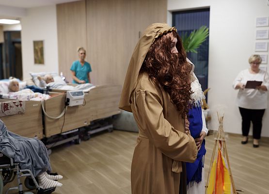 Grafika 5: Świąteczne jasełka biblioteki w Hospicjum im. Świętego Józefa