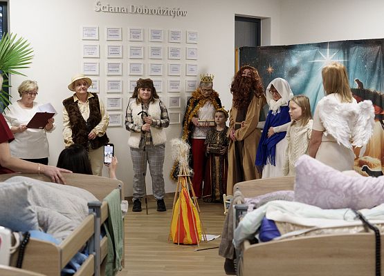 Grafika 7: Świąteczne jasełka biblioteki w Hospicjum im. Świętego Józefa