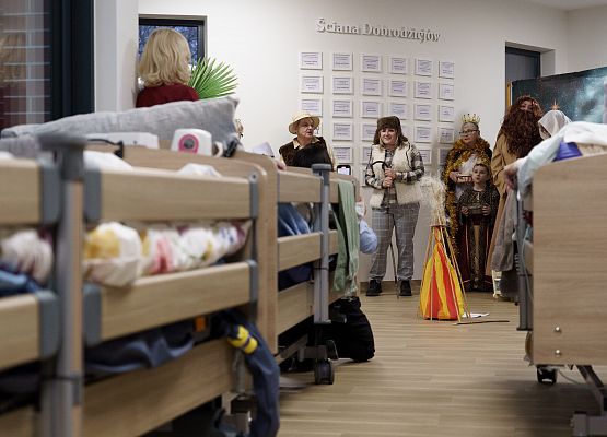 Grafika 8: Świąteczne jasełka biblioteki w Hospicjum im. Świętego Józefa