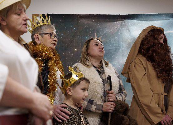 Grafika 10: Świąteczne jasełka biblioteki w Hospicjum im. Świętego Józefa