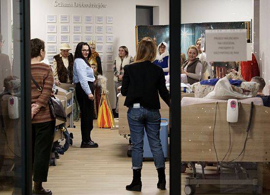 Grafika 12: Świąteczne jasełka biblioteki w Hospicjum im. Świętego Józefa