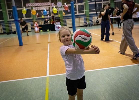 Grafika 3: Mikołajkowy Rodzinny Turniej Piłki Siatkowej w Łebieniu