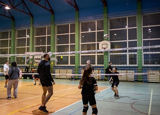Grafika 4: Mikołajkowy Rodzinny Turniej Piłki Siatkowej w Łebieniu