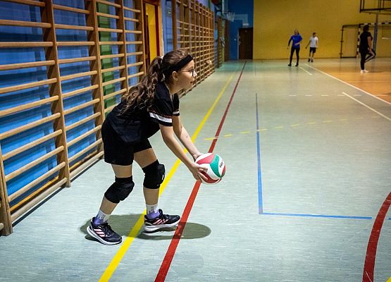 Grafika 6: Mikołajkowy Rodzinny Turniej Piłki Siatkowej w Łebieniu