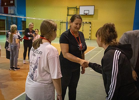 Grafika 21: Mikołajkowy Rodzinny Turniej Piłki Siatkowej w Łebieniu