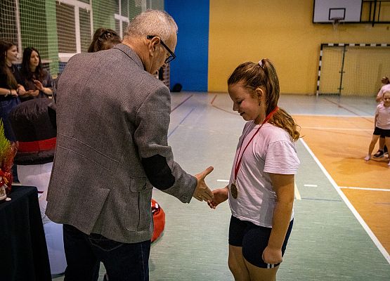 Grafika 22: Mikołajkowy Rodzinny Turniej Piłki Siatkowej w Łebieniu