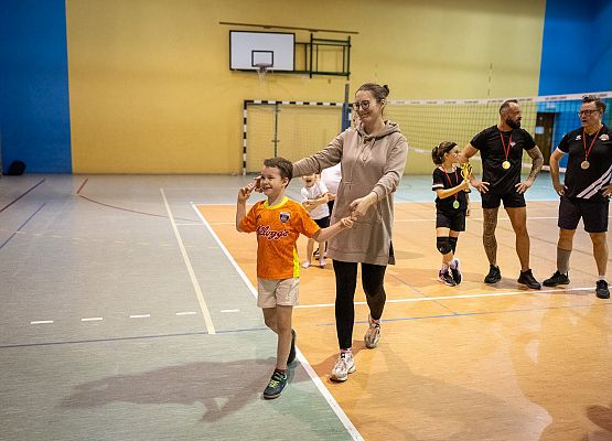 Grafika 23: Mikołajkowy Rodzinny Turniej Piłki Siatkowej w Łebieniu
