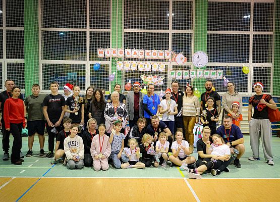 Grafika 27: Mikołajkowy Rodzinny Turniej Piłki Siatkowej w Łebieniu