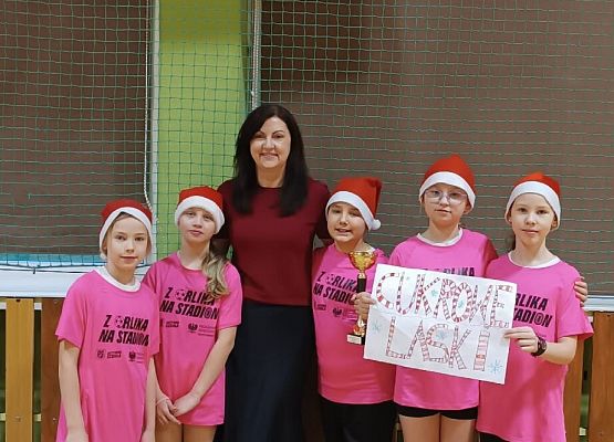 Grafika 3: Mikołajkowy Turniej Piłki Nożnej klas II i III