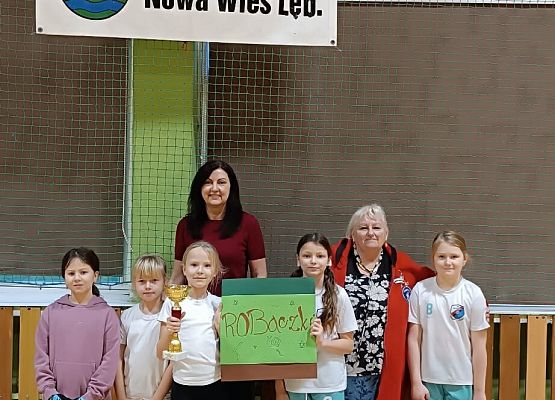 Grafika 5: Mikołajkowy Turniej Piłki Nożnej klas II i III