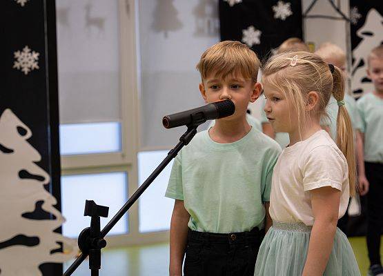 Grafika 7: Dzień Babci i Dziadka w Przedszkolu - wzruszający występ najmłodszych