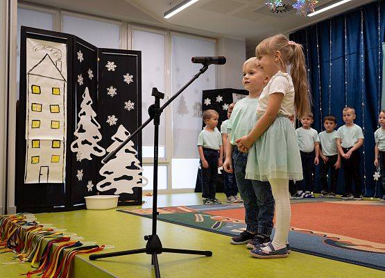 Grafika 8: Dzień Babci i Dziadka w Przedszkolu - wzruszający występ najmłodszych