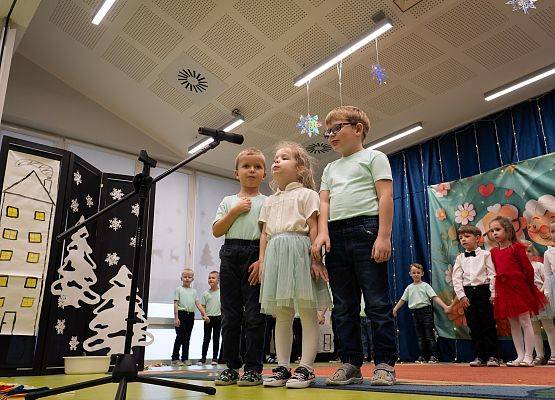 Grafika 9: Dzień Babci i Dziadka w Przedszkolu - wzruszający występ najmłodszych