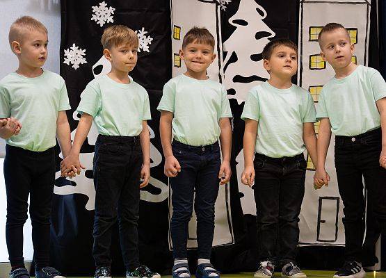 Grafika 10: Dzień Babci i Dziadka w Przedszkolu - wzruszający występ najmłodszych