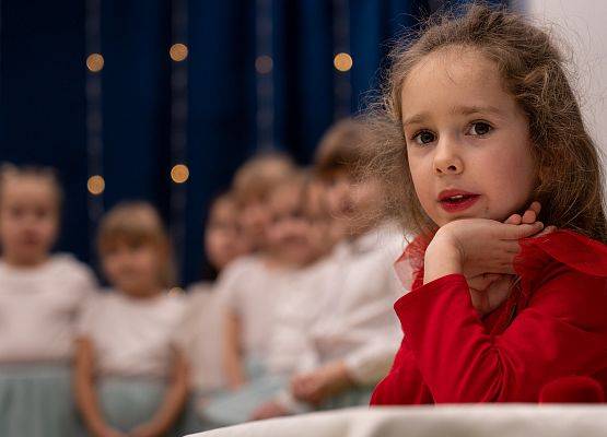 Grafika 14: Dzień Babci i Dziadka w Przedszkolu - wzruszający występ najmłodszych