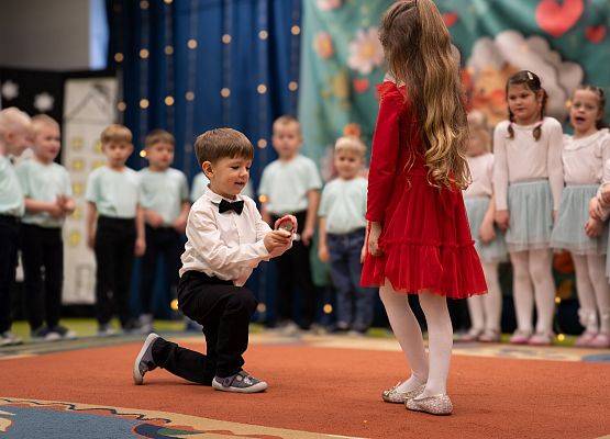 Grafika 15: Dzień Babci i Dziadka w Przedszkolu - wzruszający występ najmłodszych