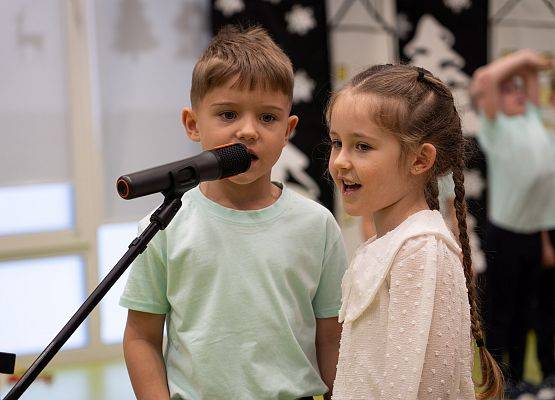 Grafika 17: Dzień Babci i Dziadka w Przedszkolu - wzruszający występ najmłodszych