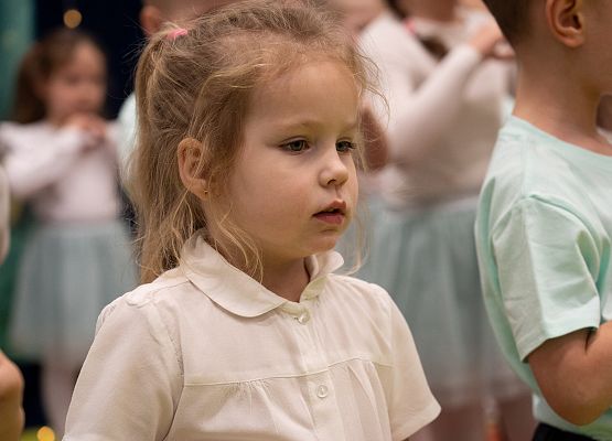 Grafika 20: Dzień Babci i Dziadka w Przedszkolu - wzruszający występ najmłodszych