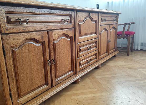 Grafika 1: Sprzedaż zestawu mebli gabinetowych