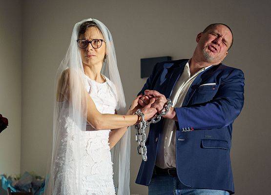 Grafika 2: Teatr „Tylko dla dorosłych” w Pogorzelicach