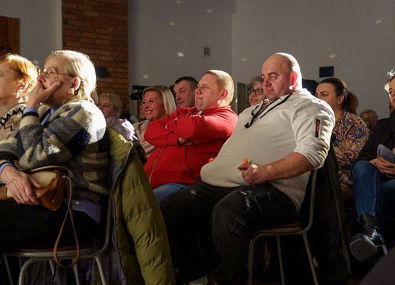 Grafika 14: Teatr „Tylko dla dorosłych” w Pogorzelicach