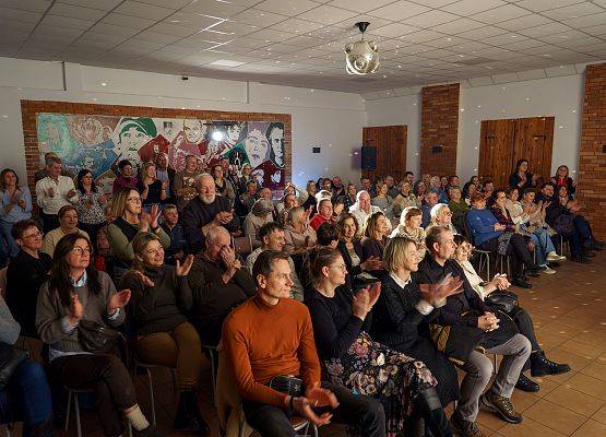 Grafika 36: Teatr „Tylko dla dorosłych” w Pogorzelicach