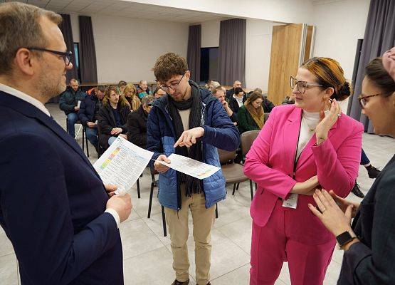 Grafika 6: Konsultacje społeczne w Czarnówku: Rozmowy o planie ogólnym Zajawka: Mieszkańcy Czarnówka dyskutowali o przyszłości planistycznej gminy.