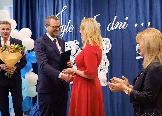 Grafika 42: Podziękowania za lata pasji i oddania: Pożegnanie Dyrektor Teresy Rycak