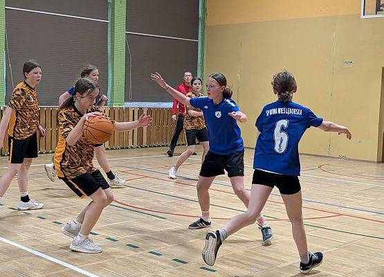 Grafika 12: Gminne Igrzyska Dzieci w koszykówce dziewcząt i chłopców – Nowa Wieś Lęborska, 17.03