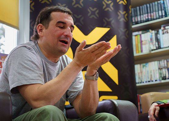 Grafika 30: Szczera rozmowa o życiu - spotkanie z Michałem Koterskim w naszej bibliotece