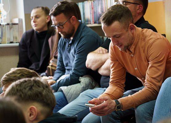 Grafika 33: Szczera rozmowa o życiu - spotkanie z Michałem Koterskim w naszej bibliotece