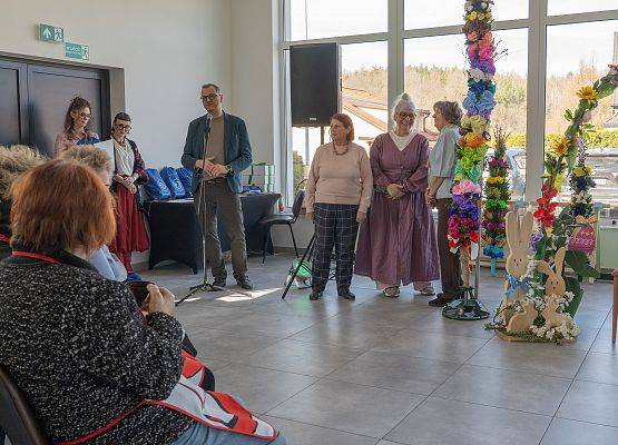 Grafika 2: Świąteczny kiermasz i konkurs na Eko Palmę Wielkanocną w Mostach