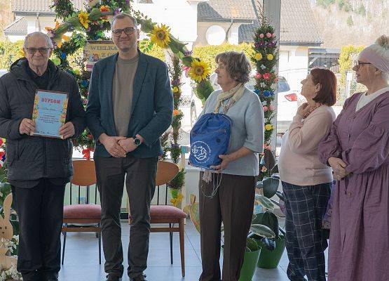 Grafika 8: Świąteczny kiermasz i konkurs na Eko Palmę Wielkanocną w Mostach