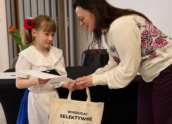 Grafika 32: „RODNÔ MÒWA” - Poznaliśmy laureatów gminnych eliminacji konkursu recytatorskiego