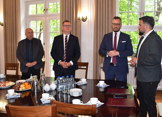 O Zielonym Okręgu Przemysłowym „Kaszubia” i rozwoju regionu z doradcą MON grafika
