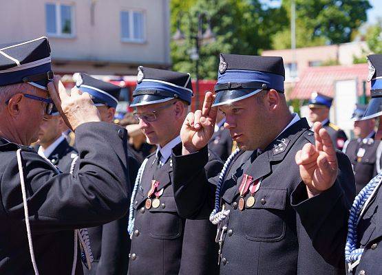 Grafika 14: Gminni druhowie i Wójt na Powiatowym Dniu Strażaka