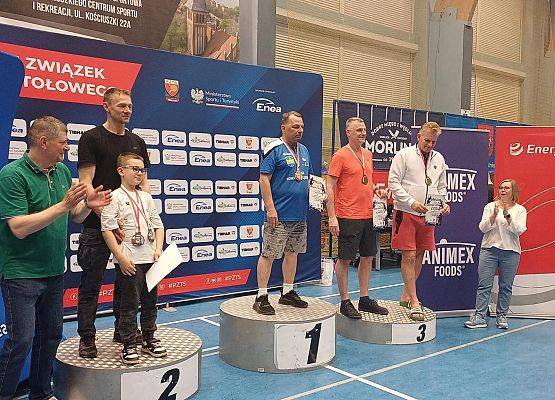 Grafika 1: Sukces tenisistów stołowych GKS Tęcza na Mistrzostwach Polski Masters