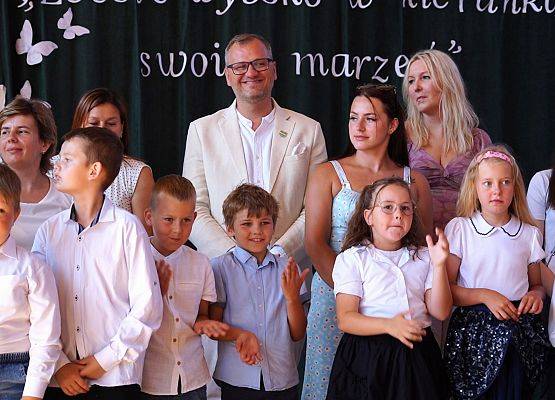 Grafika 129: Uroczyste zakończenie roku szkolnego w gminnych placówkach