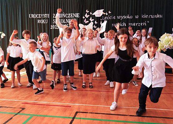 Grafika 135: Uroczyste zakończenie roku szkolnego w gminnych placówkach