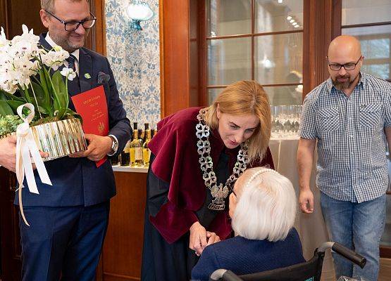 Grafika 8: Wyjątkowy jubileusz. 107. urodziny pani Anieli Terleckiej