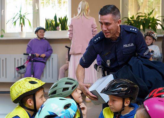 Grafika 7: Bezpieczni na drodze. Kaski rowerowe dla piątoklasistów z Nowej Wsi Lęborskiej