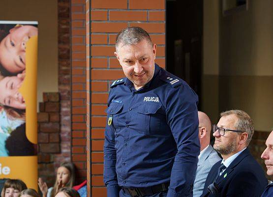 Grafika 13: Bezpieczni na drodze. Kaski rowerowe dla piątoklasistów z Nowej Wsi Lęborskiej