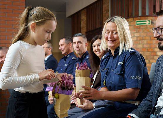 Grafika 16: Bezpieczni na drodze. Kaski rowerowe dla piątoklasistów z Nowej Wsi Lęborskiej