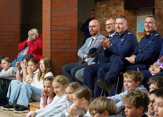 Grafika 25: Bezpieczni na drodze. Kaski rowerowe dla piątoklasistów z Nowej Wsi Lęborskiej