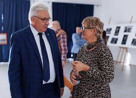 Grafika 5: Wernisaż wystawy "Military Art 2024/2025" w Leśnicach