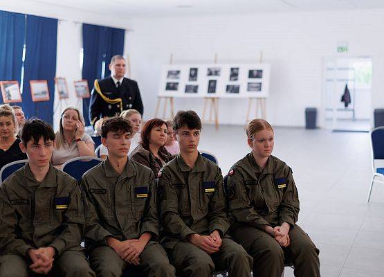 Grafika 8: Wernisaż wystawy "Military Art 2024/2025" w Leśnicach