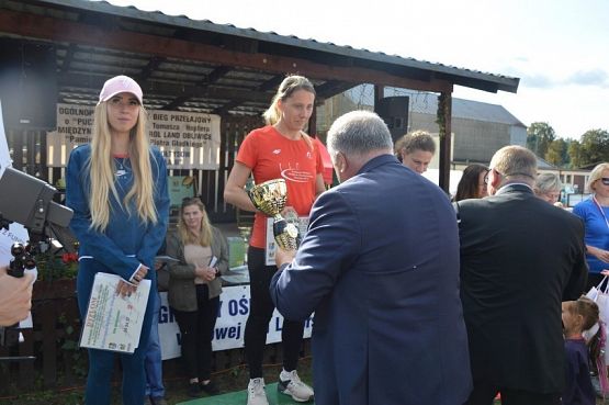 Koronacja zwyciężczyń.