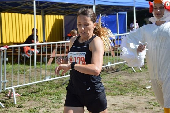 Zawodniczka Ewelina Paprocka na mecie.