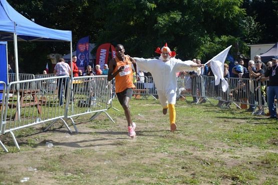 Zwycięzca biegu, Kenijczyk na finiszu.