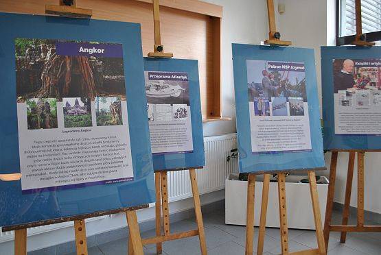 Wydarzenia związane z otwarciem muzeum w niepublicznej szkole podstawowej w Mostach grafika